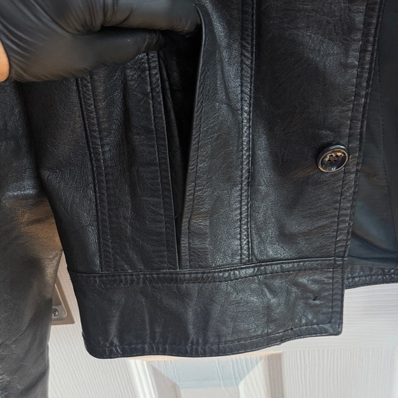 Vintage Men's Black Leather Jacket - Picture 10 of 13